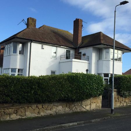 Sunnyside - Large Seaside Home With Views And Hot Tub Prestatyn Exterior photo