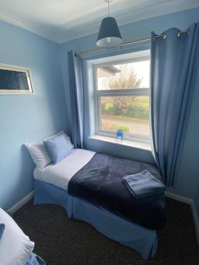 Sunnyside - Large Seaside Home With Views And Hot Tub Prestatyn Exterior photo