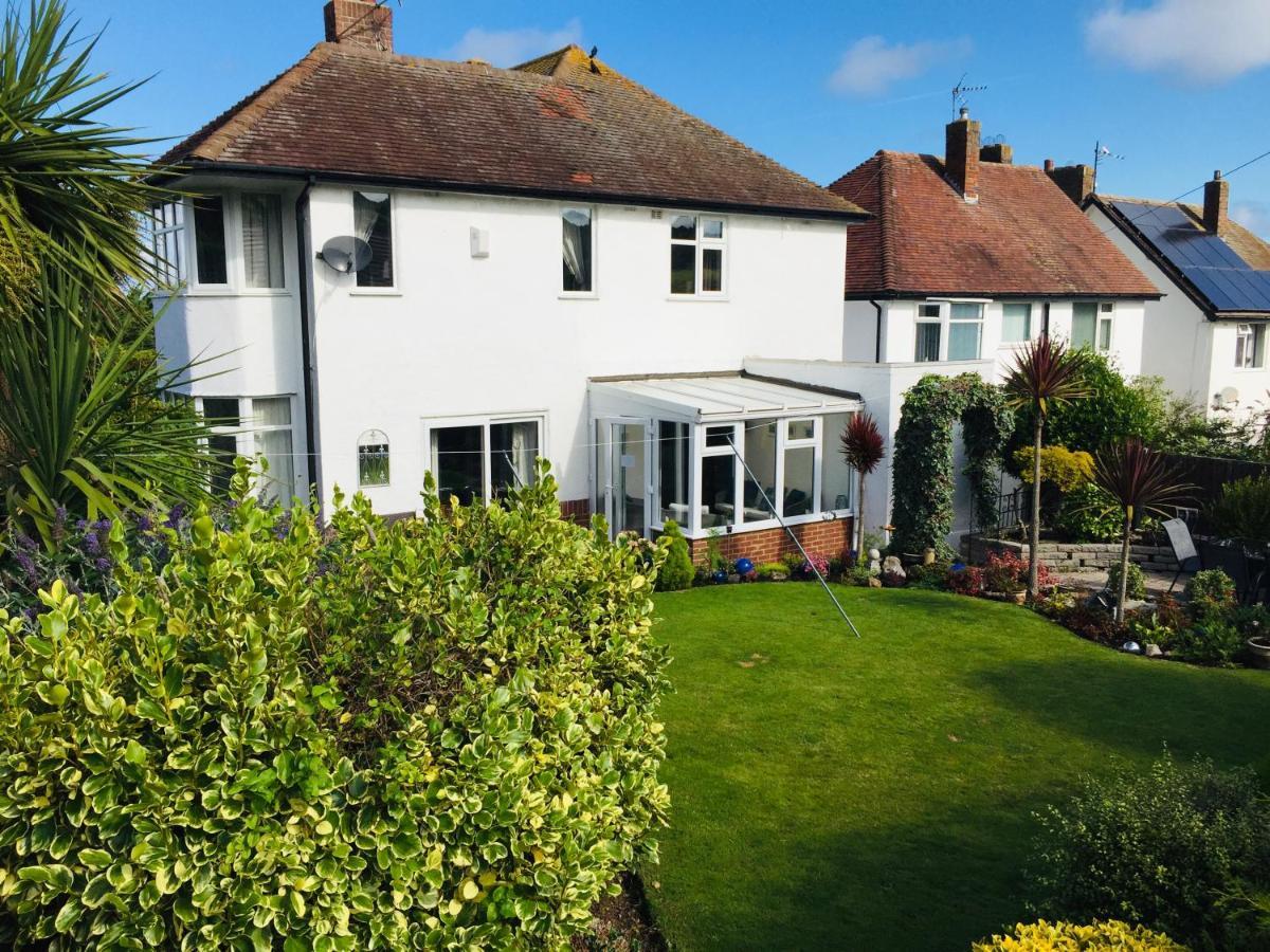 Sunnyside - Large Seaside Home With Views And Hot Tub Prestatyn Exterior photo
